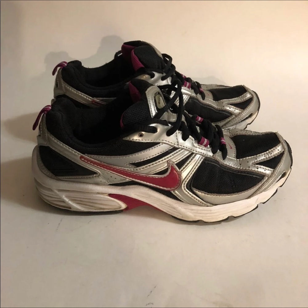 Nike Shoes Women’s Size 9.5‎ Black-Silver Lace Up Sneakers